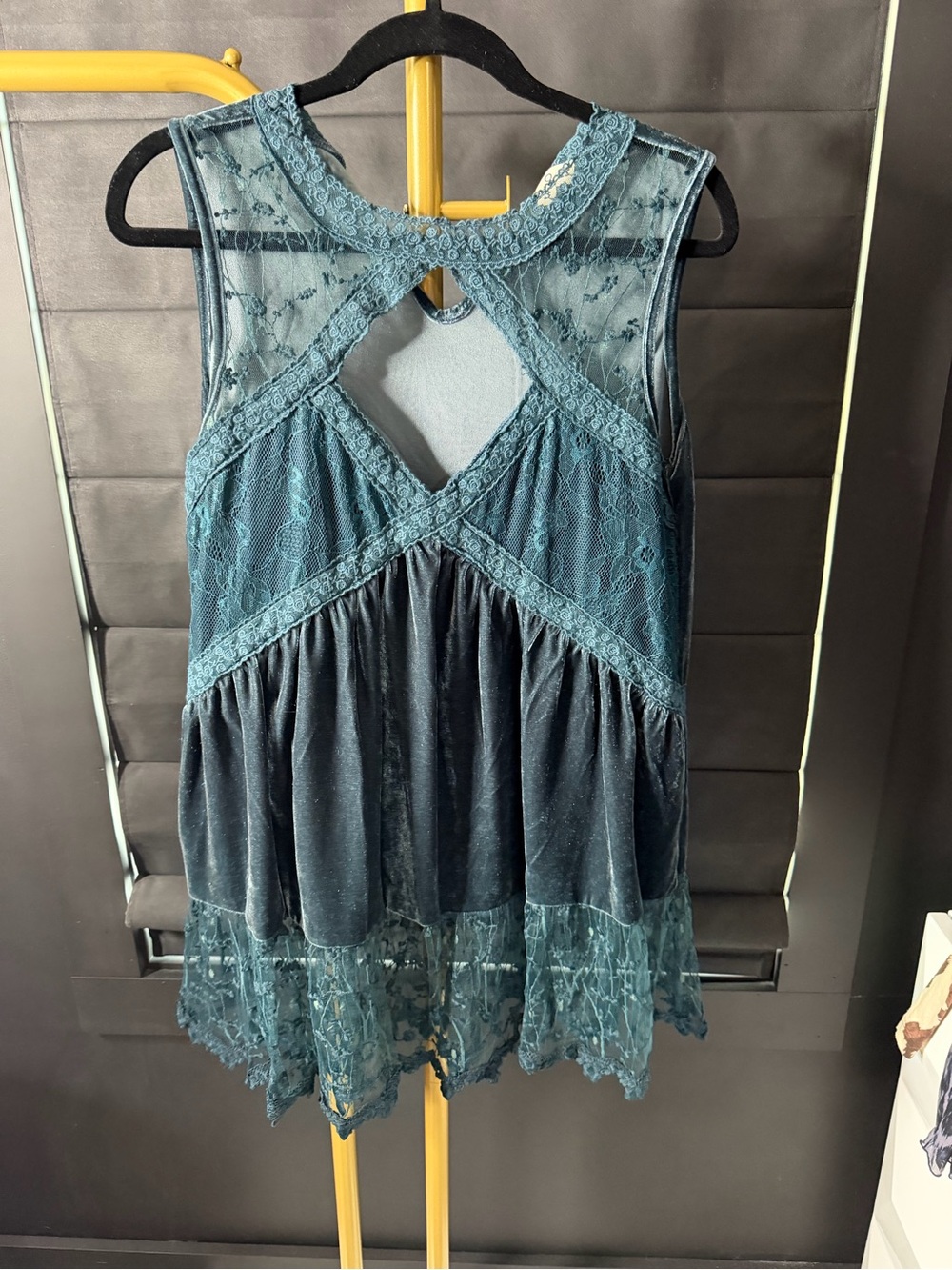 POL Teal Lace & Velvet Sleeveless Top NWOT
